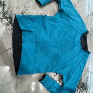 Reversible Lululemon top, dolman sleeves, size 4, warm/great detailing, like new